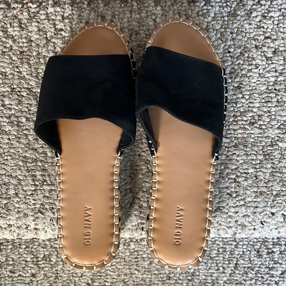 Very gently worn (maybe 2 times) cute Old Navy sandals!